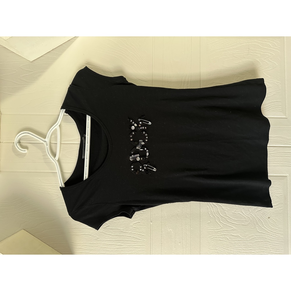 Women’s t shirt size medium